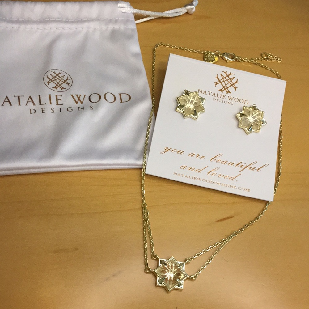Natalie Wood Designs 15” Pendant Necklace and Stud Earrings Set in Goldtone